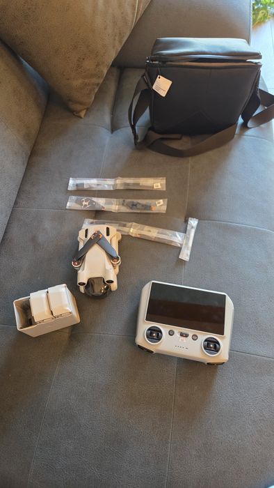 Drona Dji 3 mini proba Fly more ca noua
