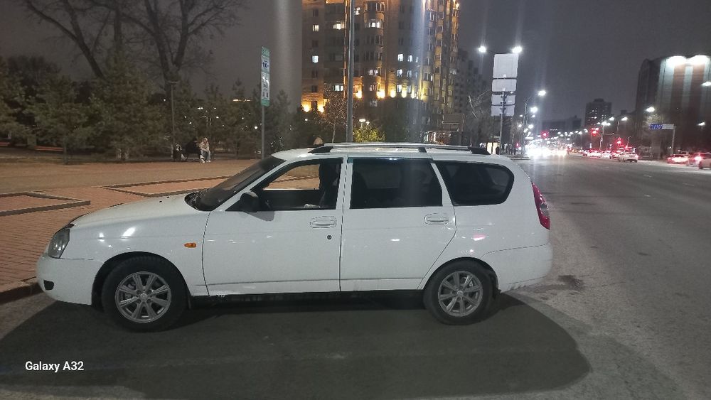 Продам ПРИОРА 2013 г.в. цвет белый