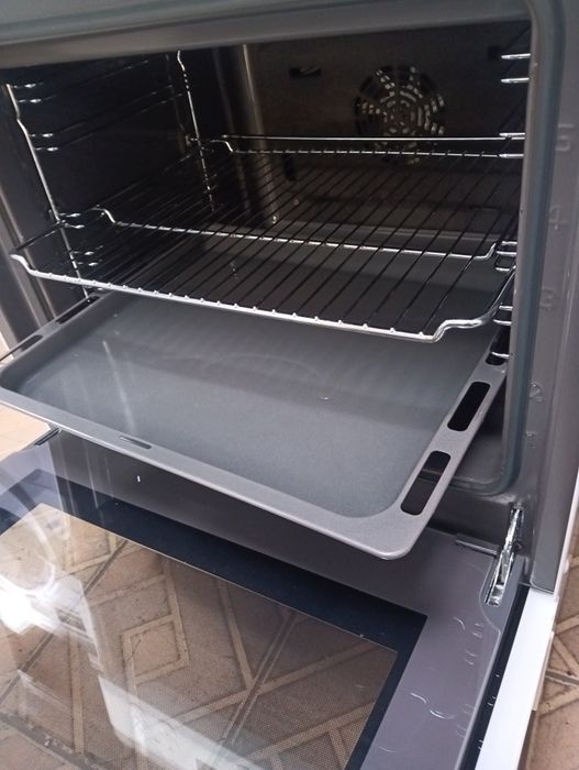 Свободно стояща печка с керамичен плот Сименс Siemens 2години гаранция