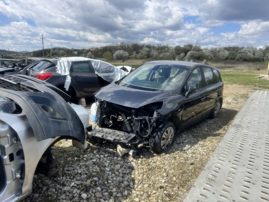 Dezmembrez Renault Scenic 14 tce
