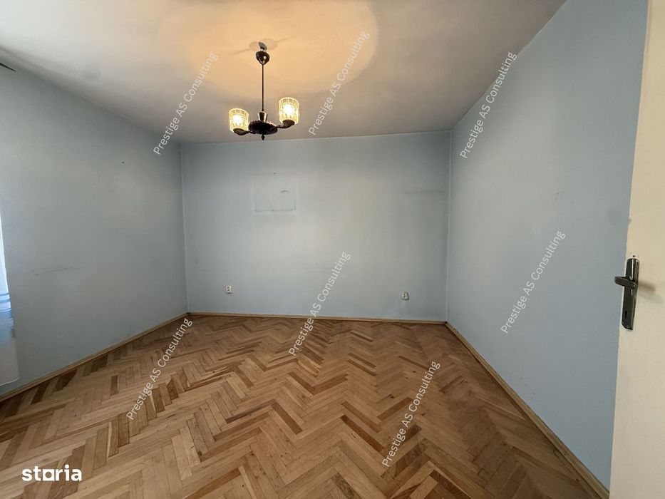Apartament 4 camere, parter inalt zona Punctele Cardinale - Central
