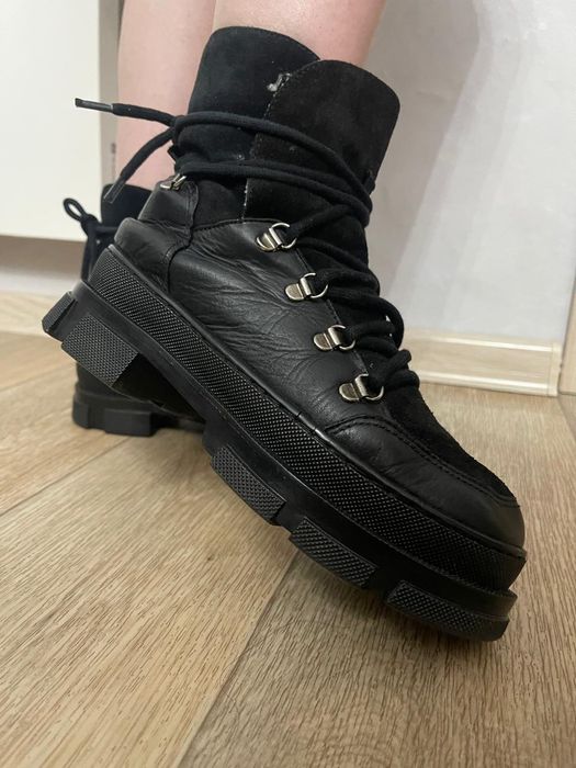 Срочно продам ботинки зимние