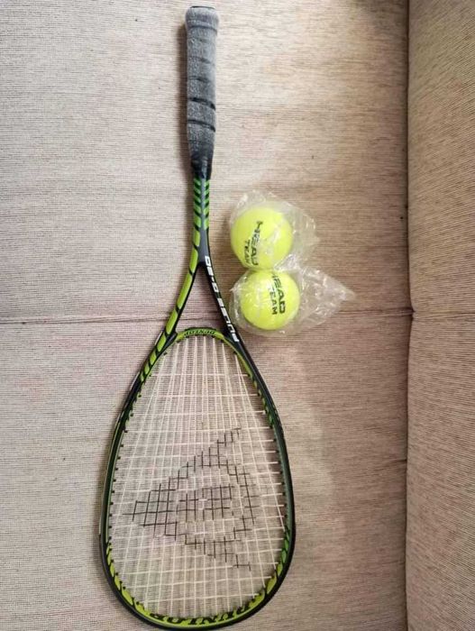 Ракета за тенис на корт