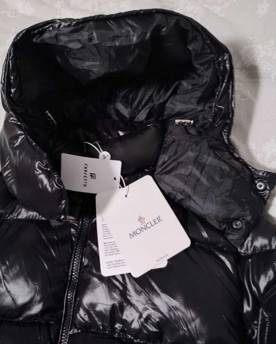 Продавам чисто ново яке Monclear