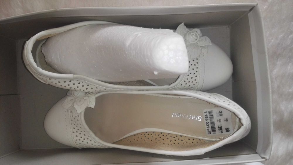 Бели ежедневни пролетно—есенни обувки ,,Graceland,, Състояние : нови