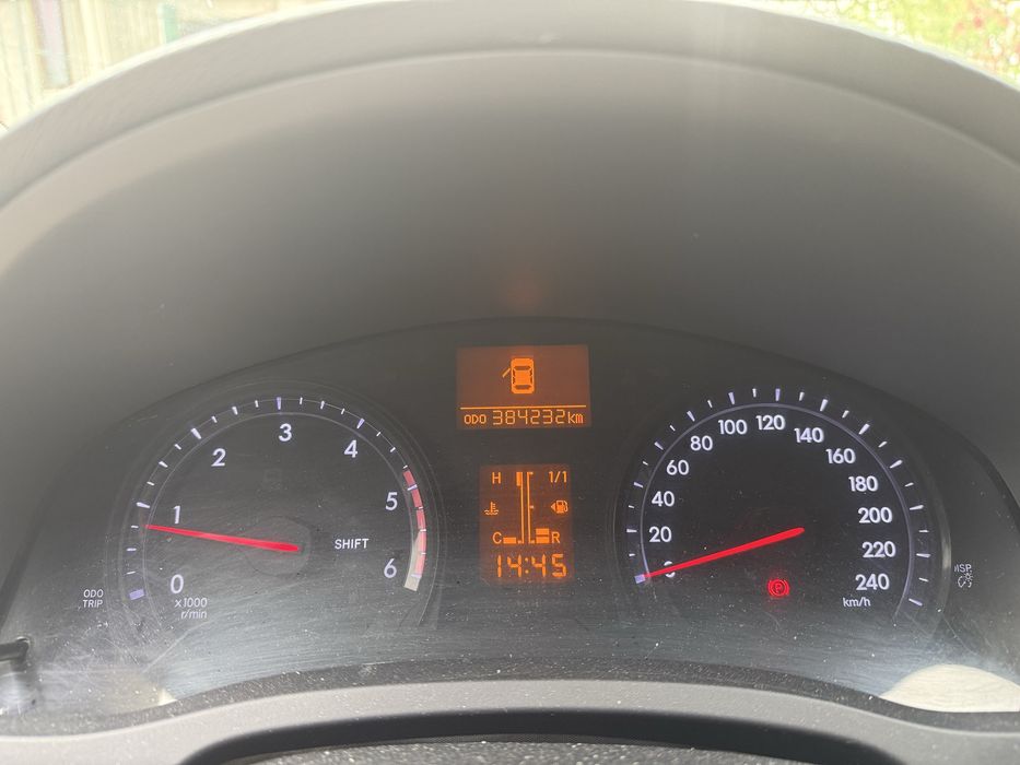 Toyota avensis 2012