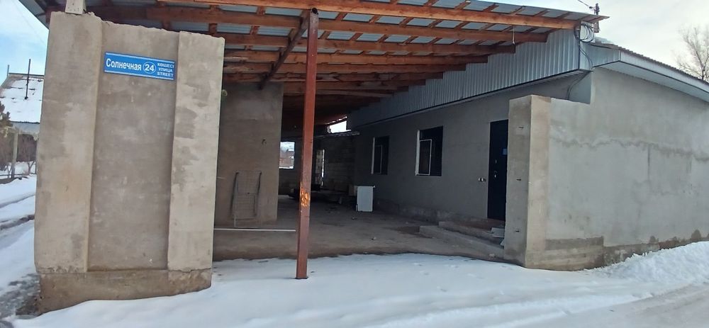 Участок с дачи во дворе магазин