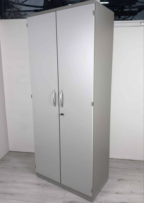 Практичен шкаф за съхранение на папки, книги и други матрияли