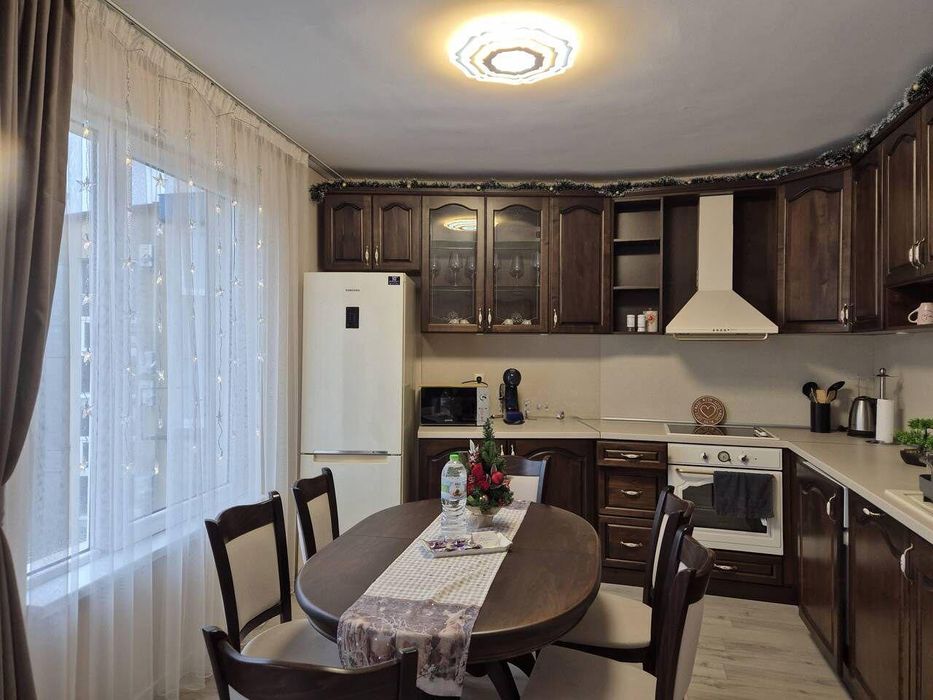 Дава се под наем Двустаен апартамент в Бургас, Център - 65 кв.м за 698.19 € - Снимка #1