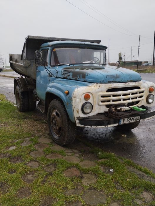 Самосвал ЗИЛ  в движение