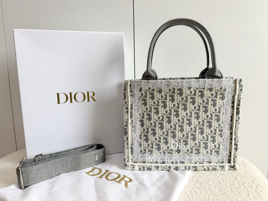 Mini чанта - Dior Book Tote New Season 26
