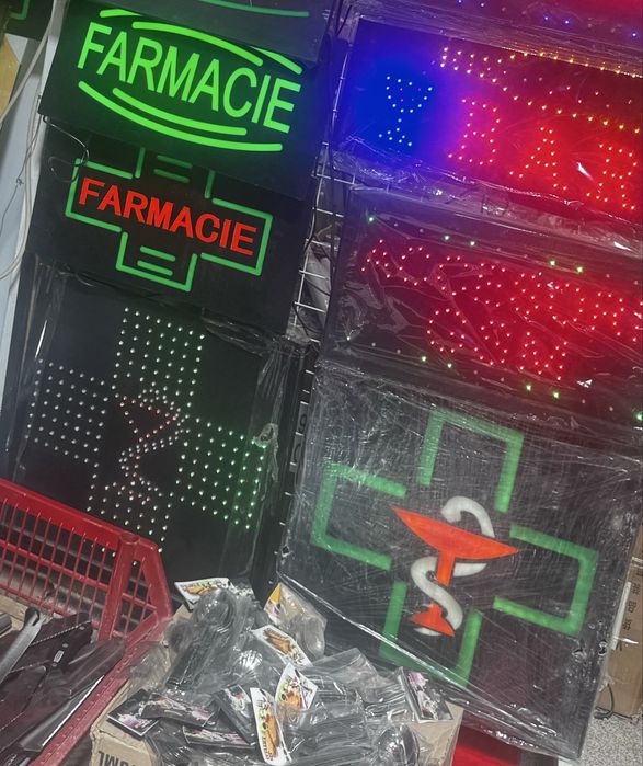 Reclama luminoasa Farmacie cu leduri verzi model cruce 50x50 cm