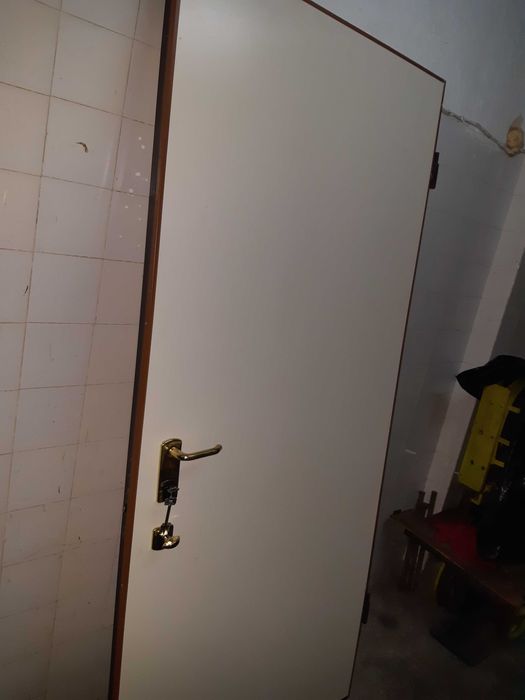 Блиндирана трезорна врата