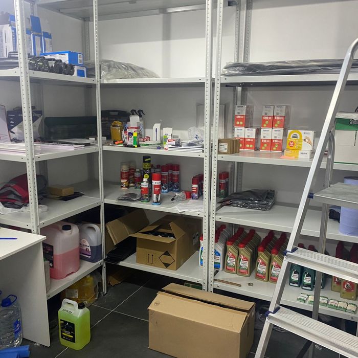 Универсальные стеллажи