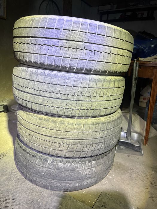 Резина липучка 225/60/17 бу