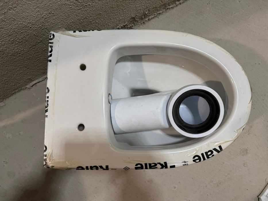 Нова туалетна чиния