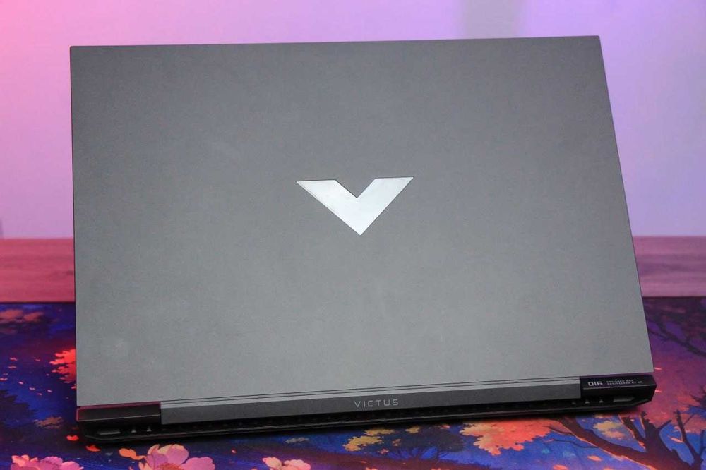 Ideal holatdagi Victus noutbook arzon narxda sotiladi.