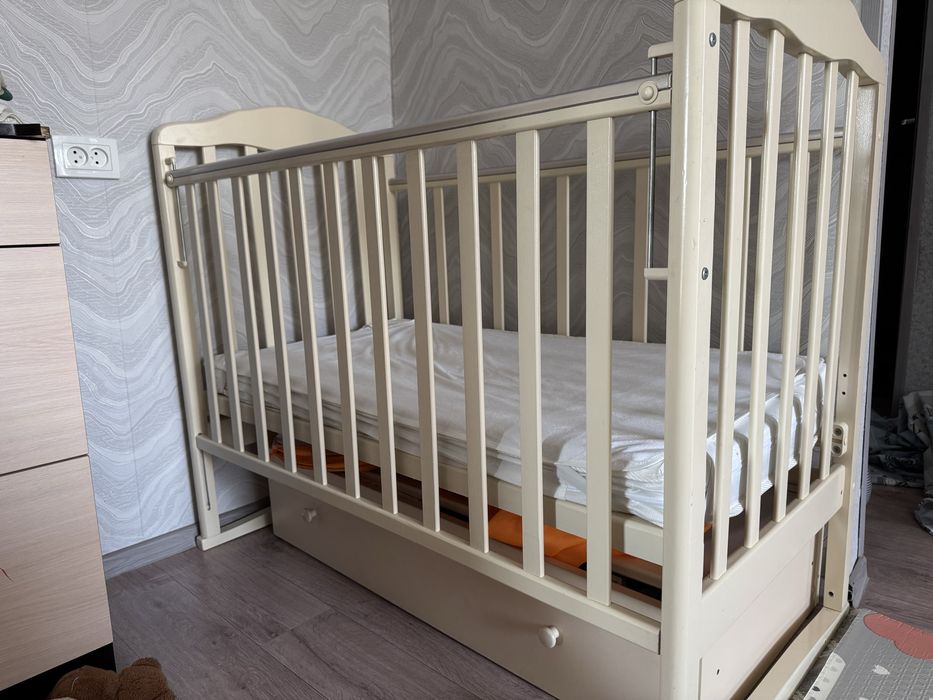 Продам детскую кроватку