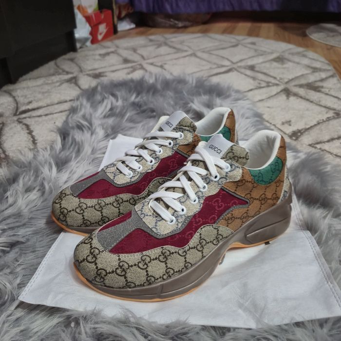 Adidasi model deosebit