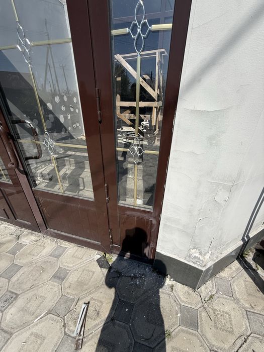 Входные  двери рама алюминий