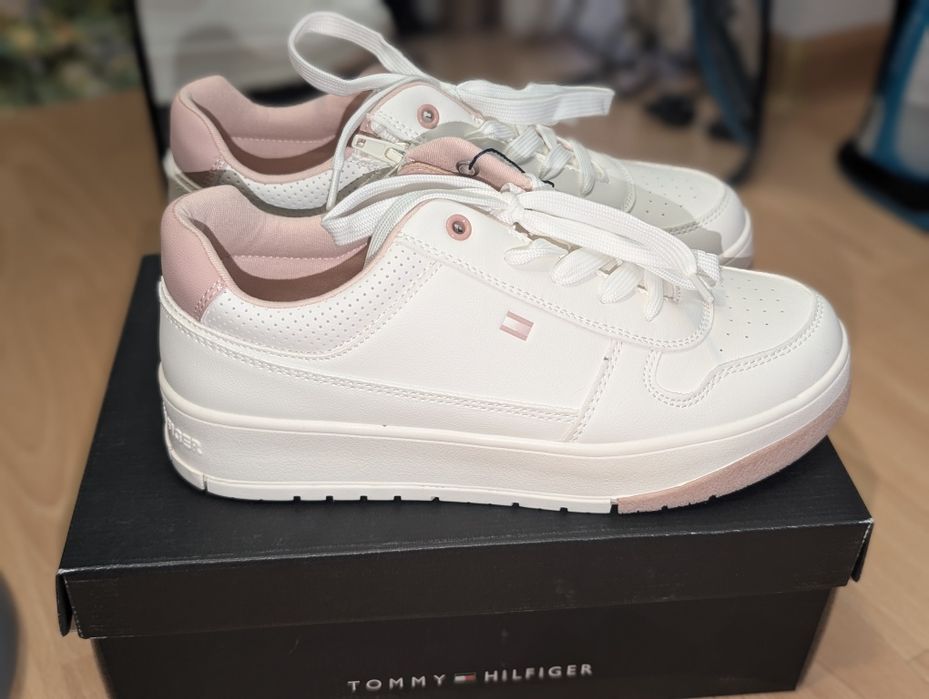 Tommy Hilfiger damă noi