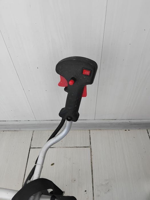 Тример бензиновый для травы