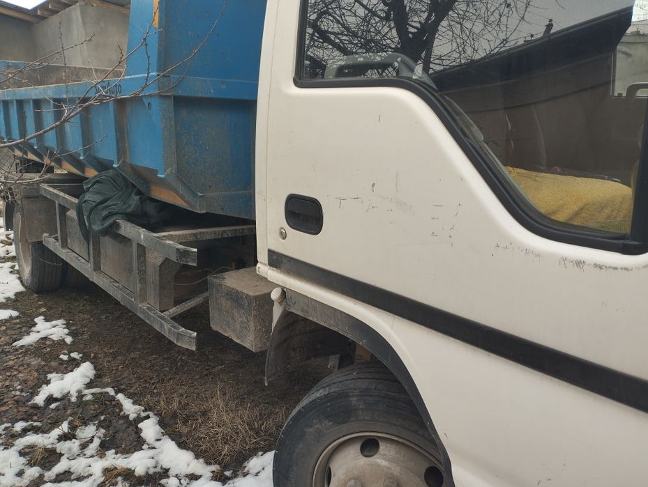 Исузи самосвал сотилади