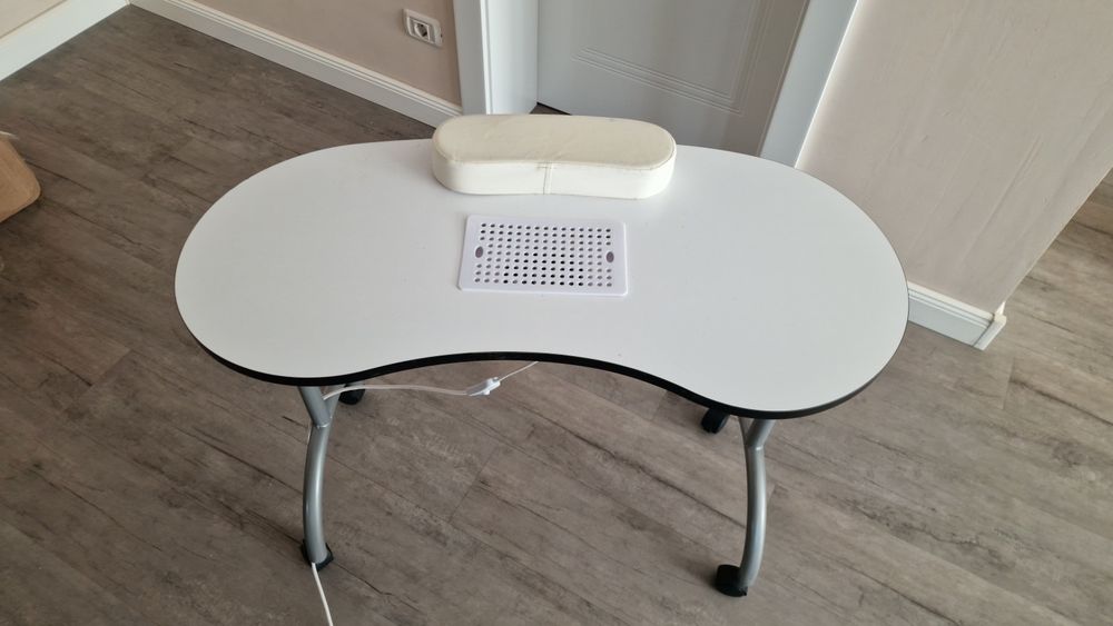 Masa manichiura cu aspirator
