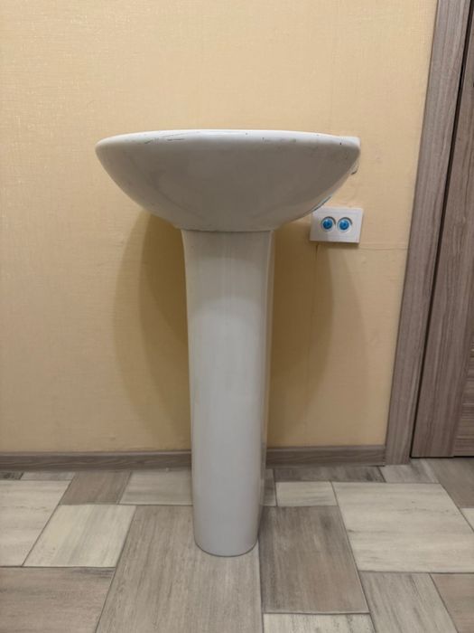 Раковина на пьедестале