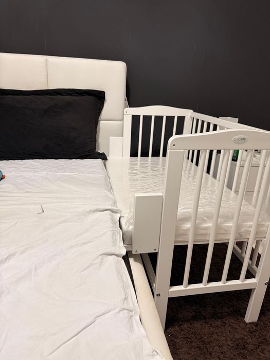 Pat bebelusi co-sleeping