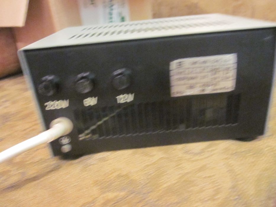 чисто ново зарядно за акумулатори .от 80 та година. пълен комплект .