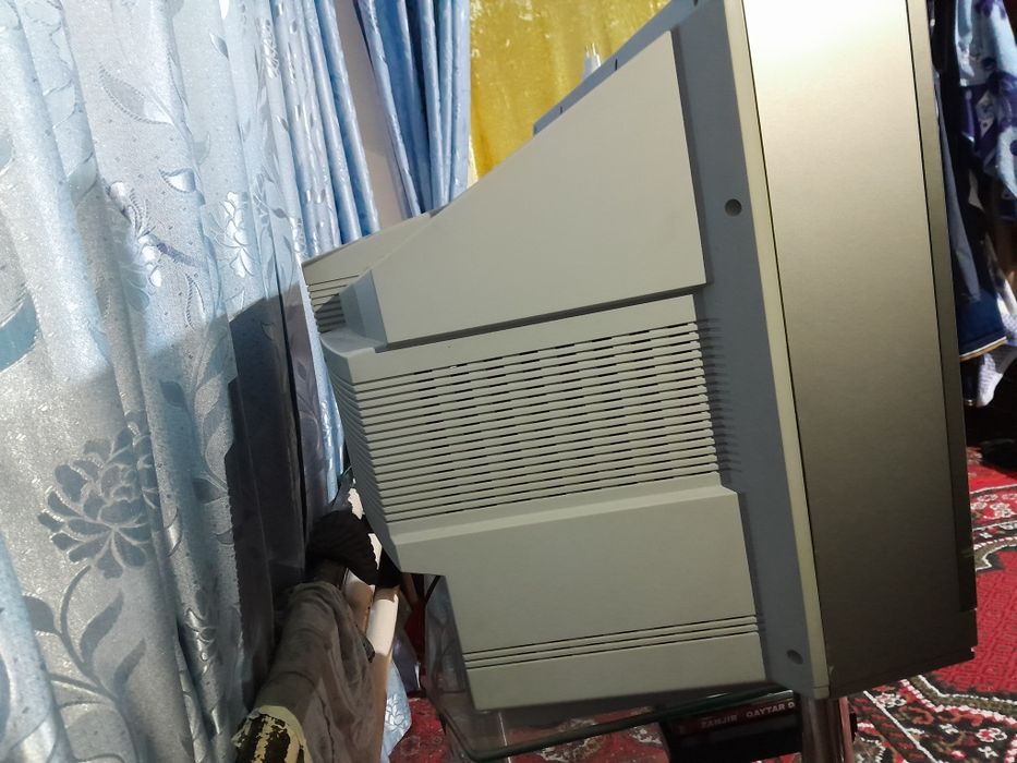 Televizor sotiladi SROCHNA!