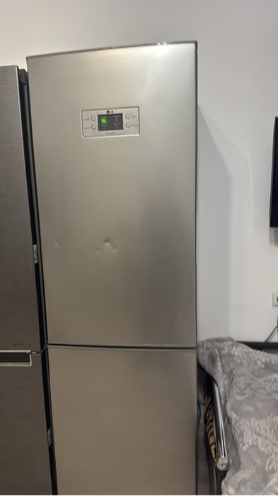 Продам Холодильник LG