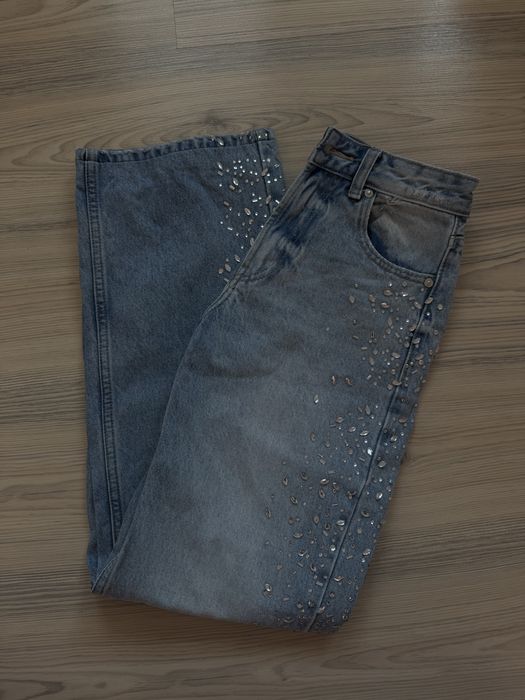 Дамски дънки Bershka с камъчета – като нови