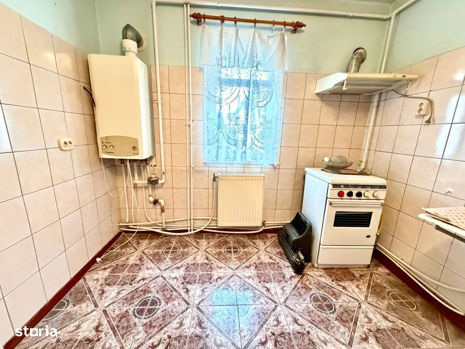 3 camere, et 3, 57 mp Miron Costin