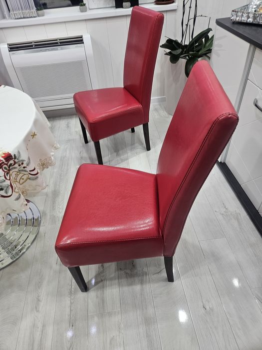 6 бр. кухненски стола, с кожена червена тапицерия с дървени крака