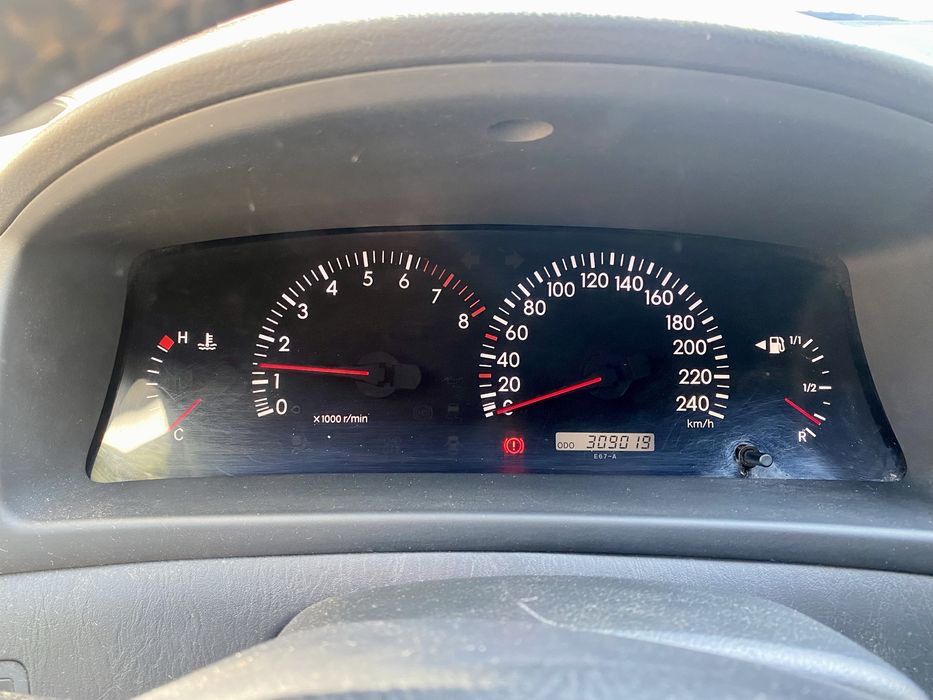 Продавам Тойота Корола Версо