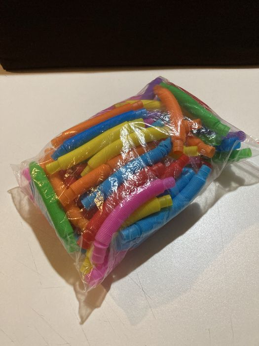 Jucarii: constructii, piese de silicon, lego, furtunase flexibile, etc
