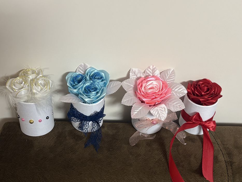 Букети от сатенени рози