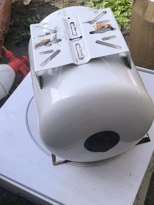 Продам гидроакумулятор.