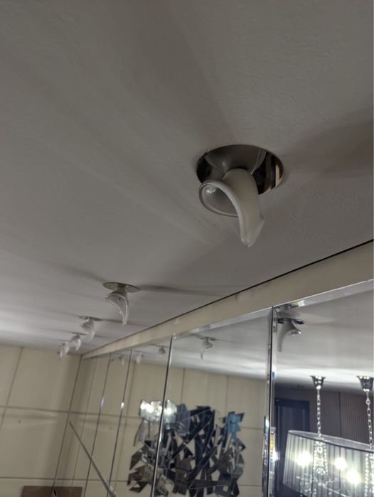 Продам срочно люстры