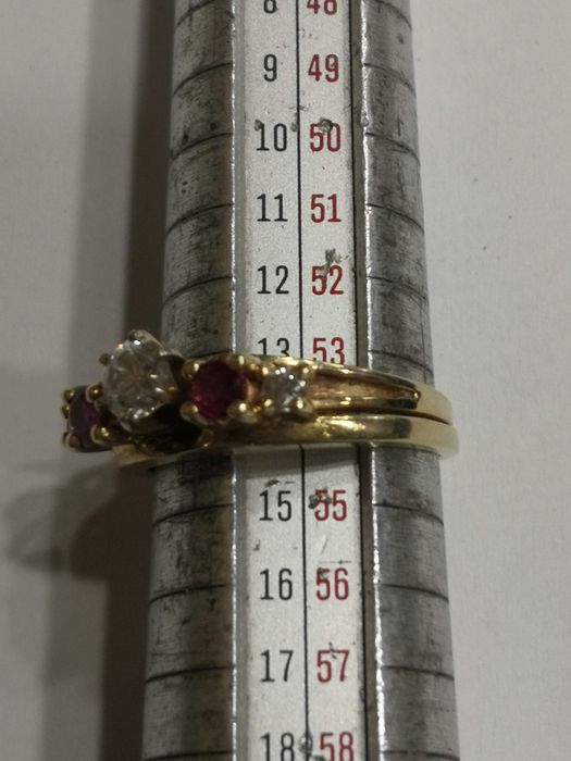 Vind inel din aur 14kt cu rubine și diamant