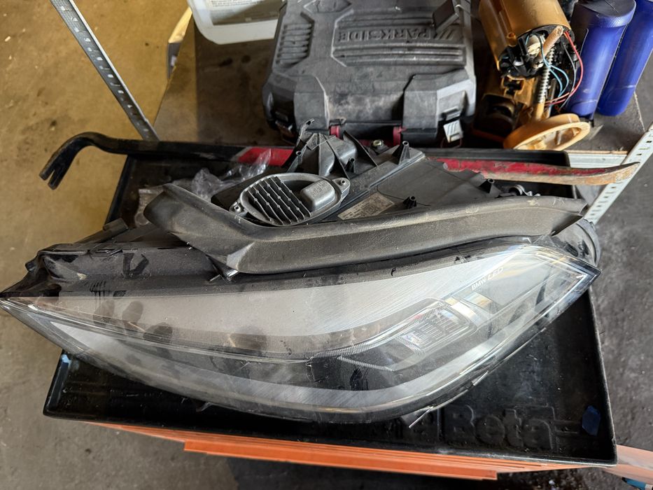 Ляв фар Бмв Ф40 Bmw F40 LED фар комплект