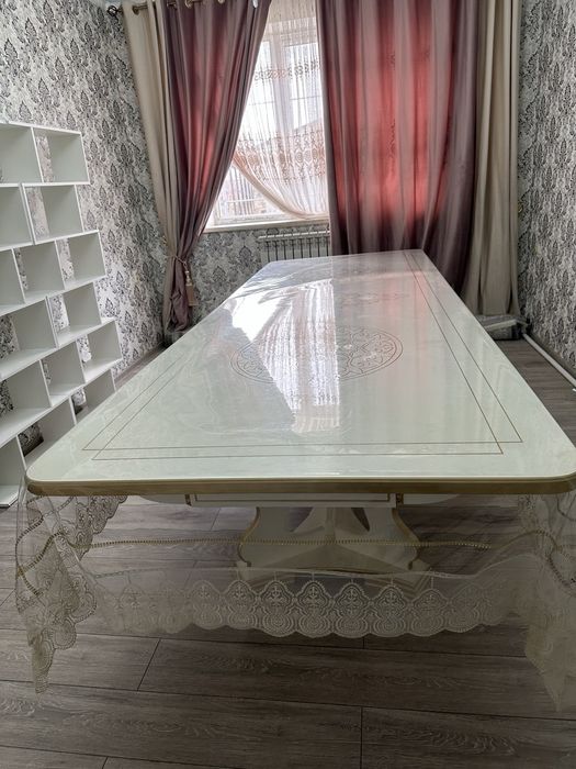 Стол и 12 стульев