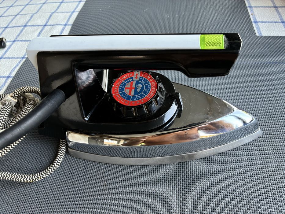Alfa romeo колекционерска ютия за гладене