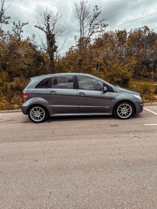 Mercedes-Benz B 200