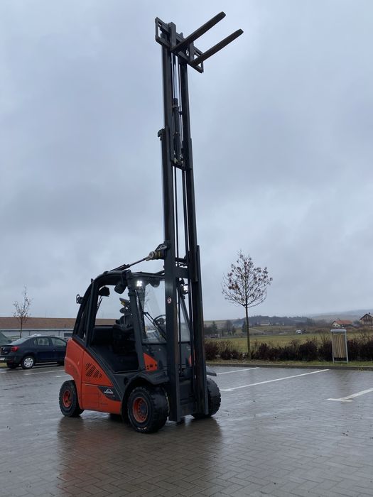 De inchiriat stivuitor