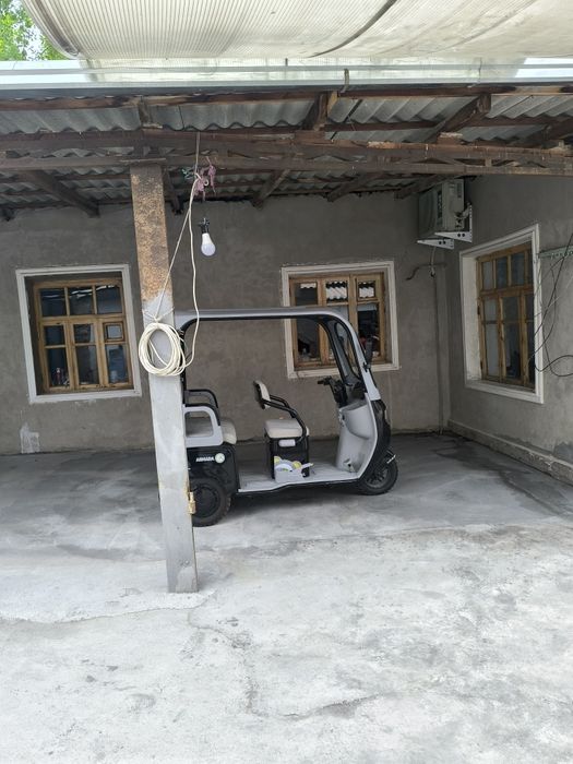 Hovli uy sotiladi