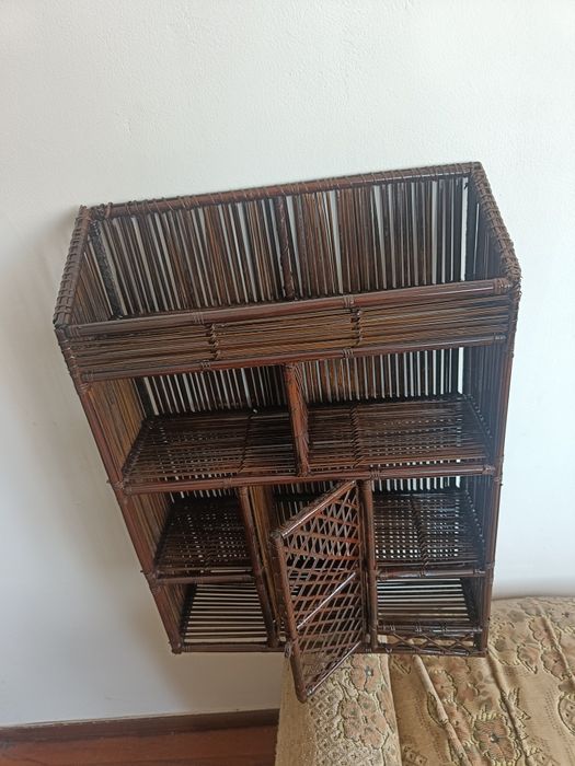 Raft decorativ de atașat pe perete