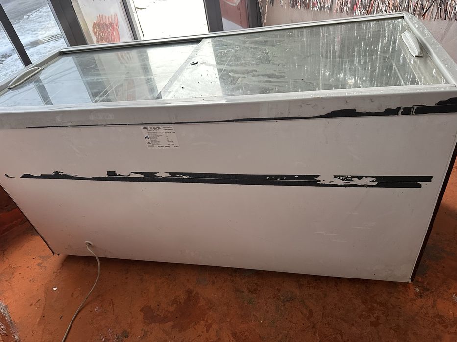 вместительный морозильник